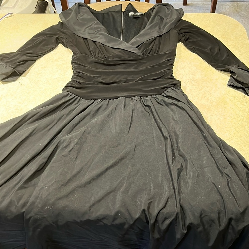 Jessica Howard knee length off shoulder Black womens dress. Size: 10, mesh lined